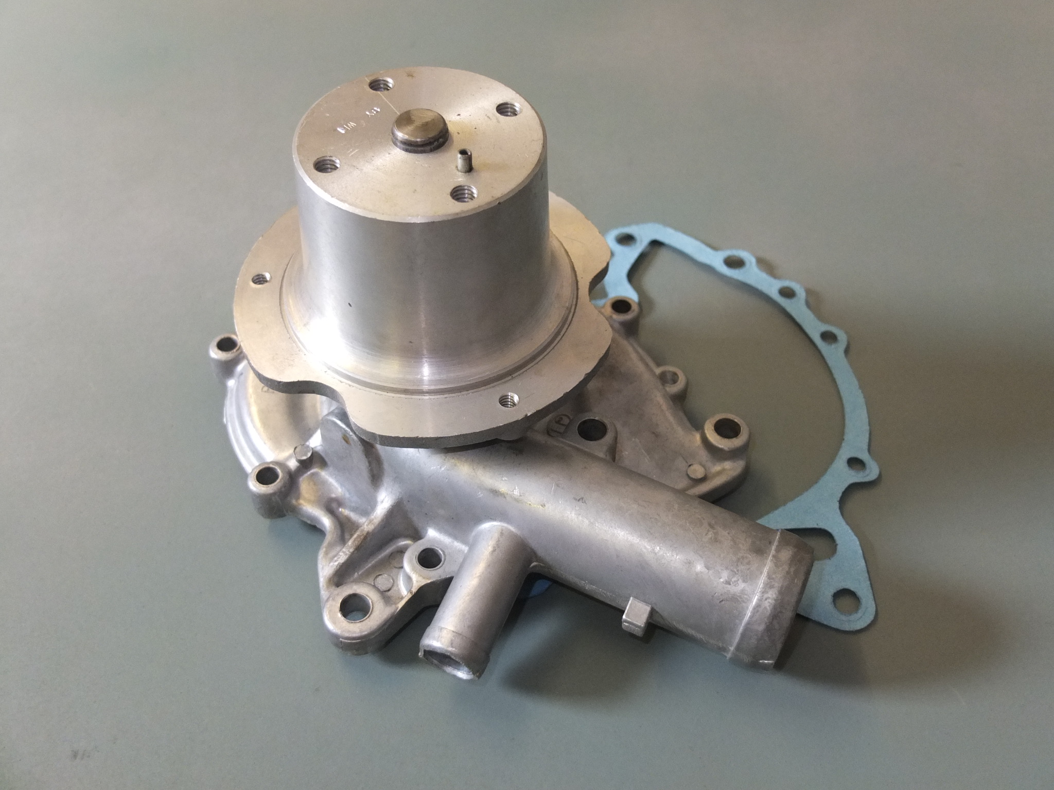 V8 Water Pump MG V8 and MG RV8 car parts